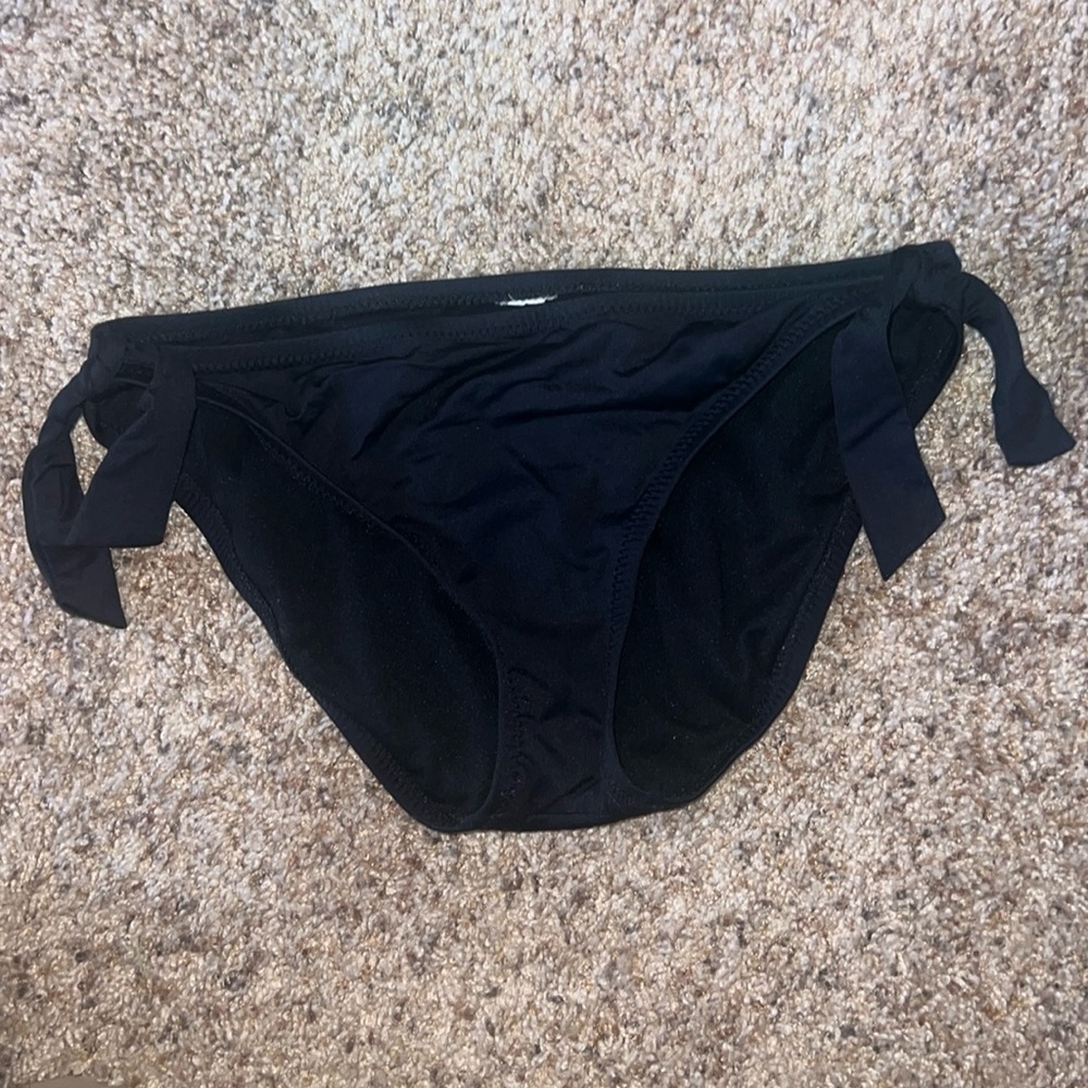 Basic women’s black bikini bottom